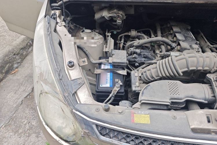 Used Wuling Rongguang V 2016 1.5L Standard Version Engine Bay Right