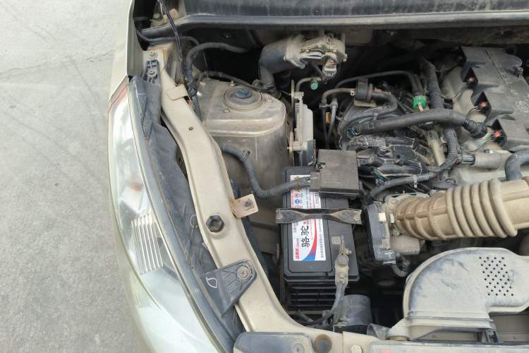 Used Wuling Rongguang V 2016 1.5L Standard Version Engine Bay Right
