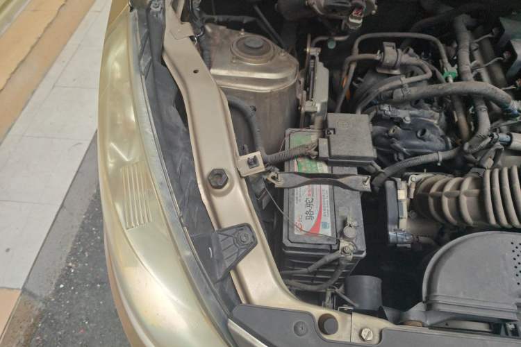 Used Wuling Rongguang V 2016 1.5L Standard Version Engine Bay Right