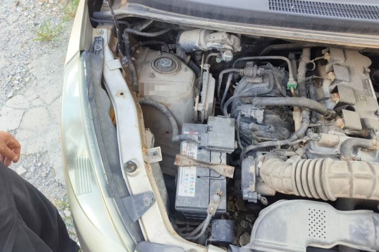 Used Wuling Rongguang V 2016 1.5L Standard Version Engine Bay Right