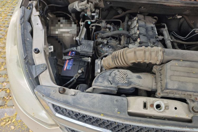 Used Wuling Rongguang V 2016 1.5L Standard Version Engine Bay Right