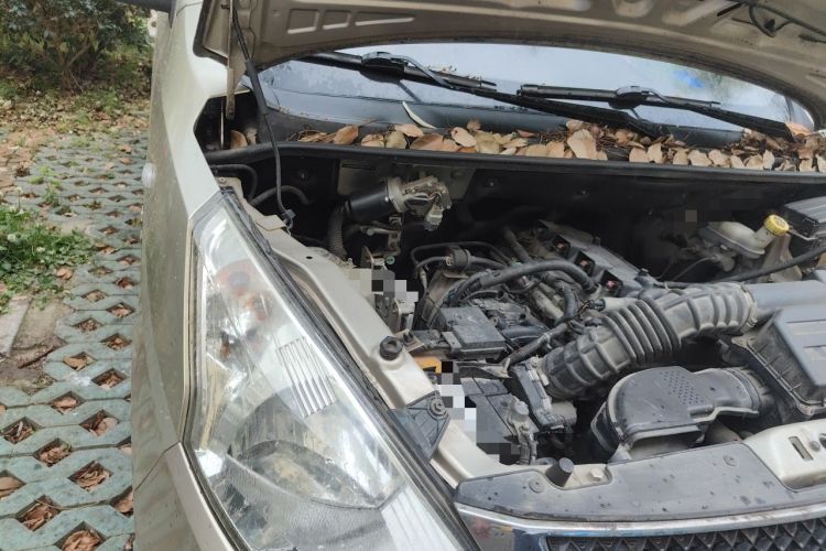 Used Wuling Rongguang V 2016 1.5L Standard Version Engine Bay Right