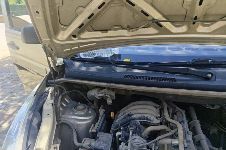 Used Wuling Rongguang V 2016 1.2L Practical Model Non-Power-Assisted Engine Bay Right