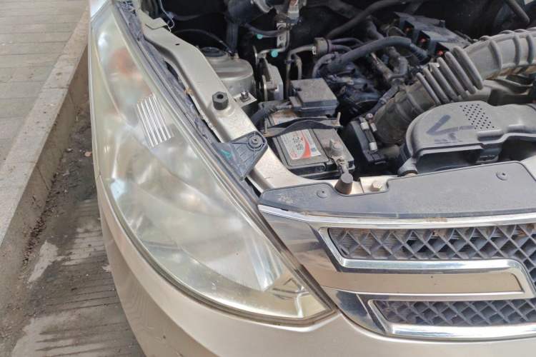 Used Wuling Rongguang V 2016 1.5L Standard Version Engine Bay Right