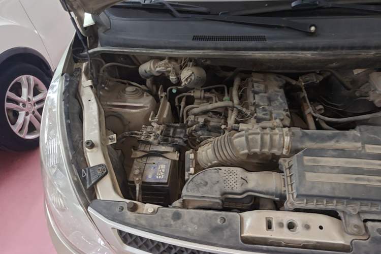 Used Wuling Rongguang V 2016 1.5L Practical Version Engine Bay Right