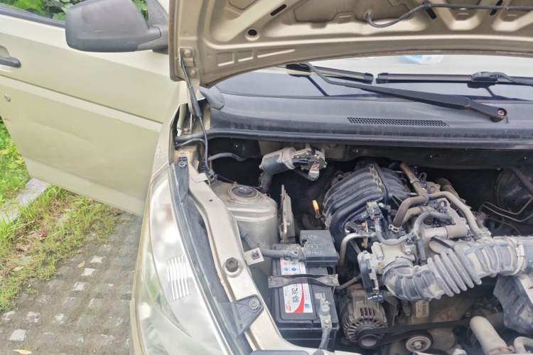 Used Wuling Rongguang V 2016 1.2L Practical Version Engine Bay Right