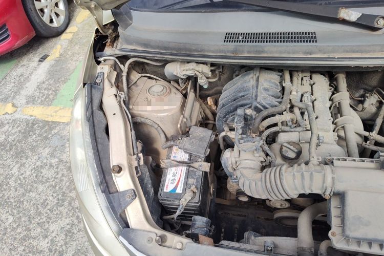 Used Wuling Rongguang V 2016 1.2L Practical Version Engine Bay Right