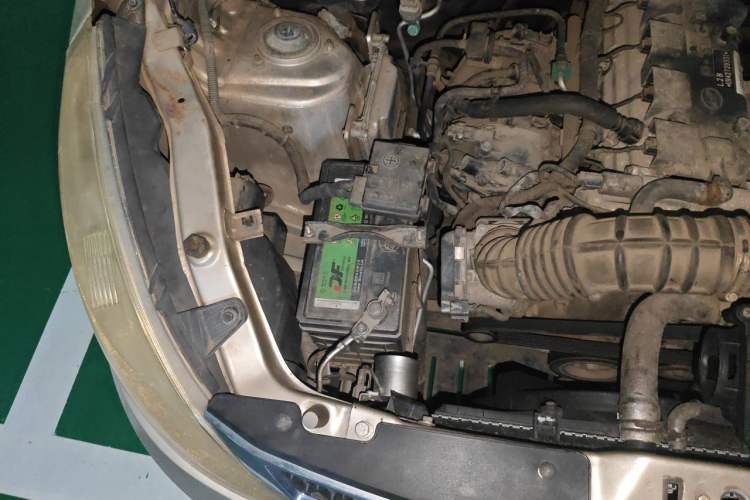 Used Wuling Rongguang V 2016 1.5L Standard Version Engine Bay Right