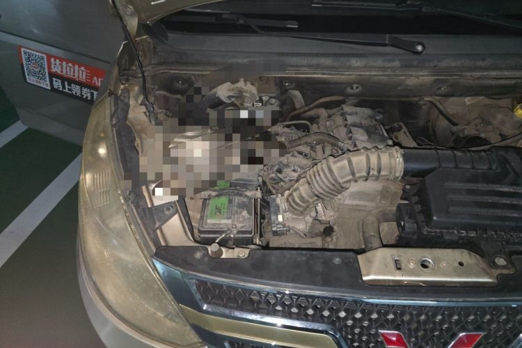 Used Wuling Rongguang V 2016 1.5L Standard Version Engine Bay Right