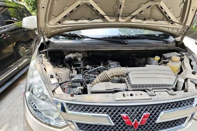 Used Wuling Rongguang V 2016 1.5L Standard Version Engine Bay Right