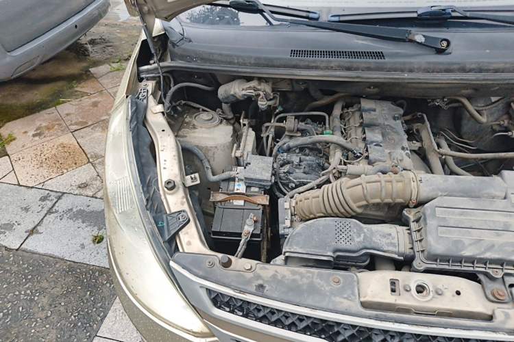 Used Wuling Rongguang V 2016 1.5L Practical Version Engine Bay Right