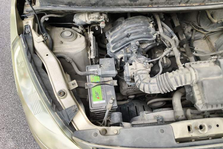 Used Wuling Rongguang V 2016 1.2L Standard Version Engine Bay Right