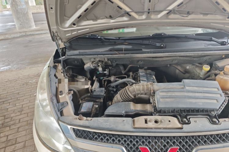 Used Wuling Rongguang V 2016 1.5L Standard Version Engine Bay Right