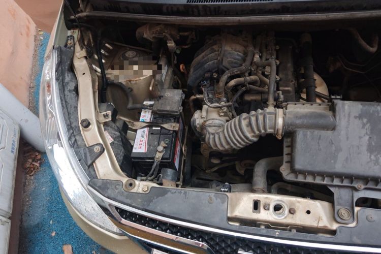 Used Wuling Rongguang V 2016 1.2L Standard Version Engine Bay Right