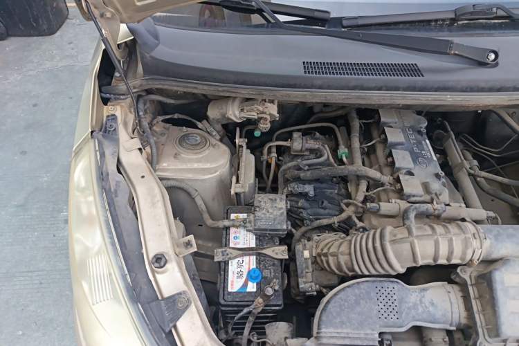Used Wuling Rongguang V 2016 1.5L Practical Version Non-Power-Assisted Engine Bay Right
