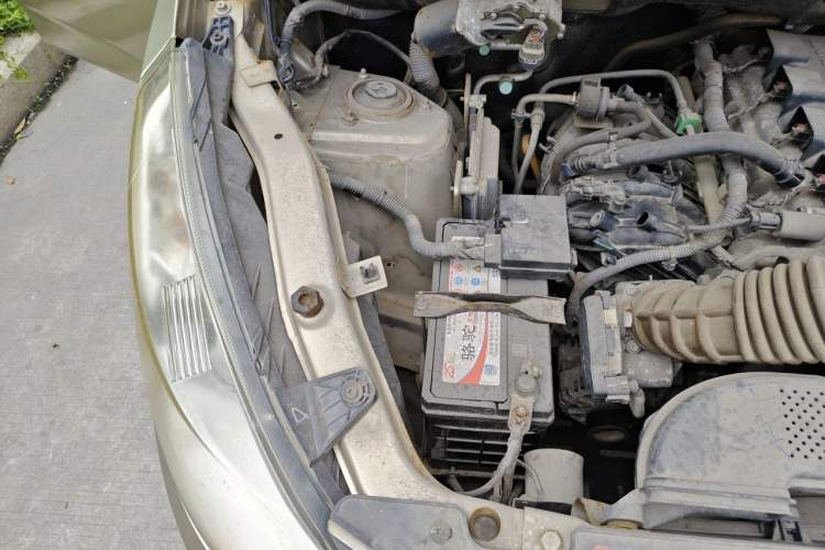 Used Wuling Rongguang V 2016 1.5L Standard Version Engine Bay Right