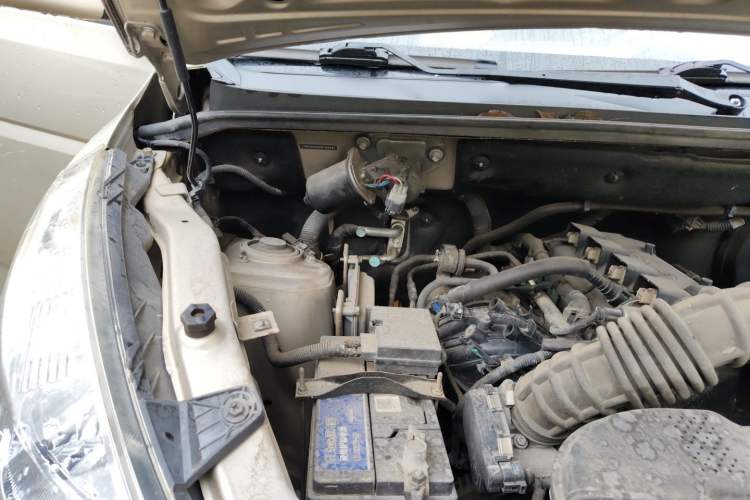 Used Wuling Rongguang V 2016 1.5L Standard Version Engine Bay Right