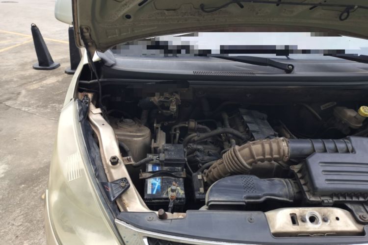 Used Wuling Rongguang V 2016 1.5L Standard Version Engine Bay Right