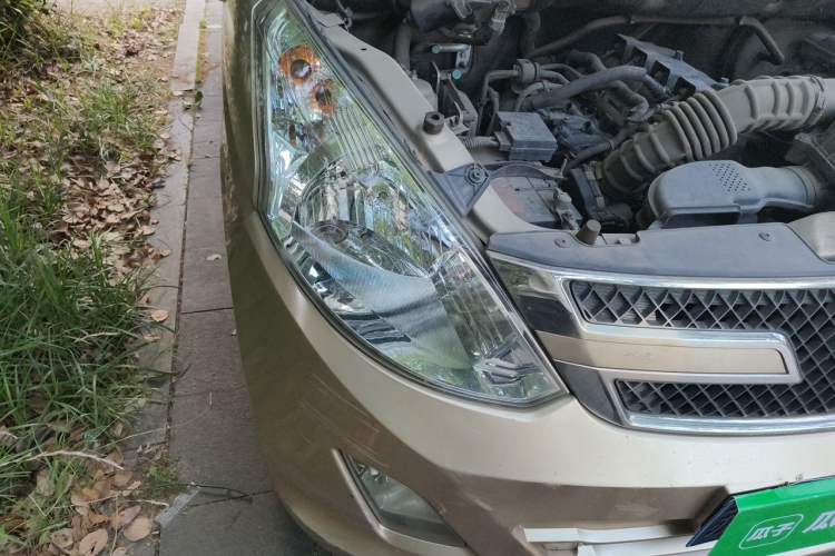 Used Wuling Rongguang V 2016 1.5L Standard Version Engine Bay Right