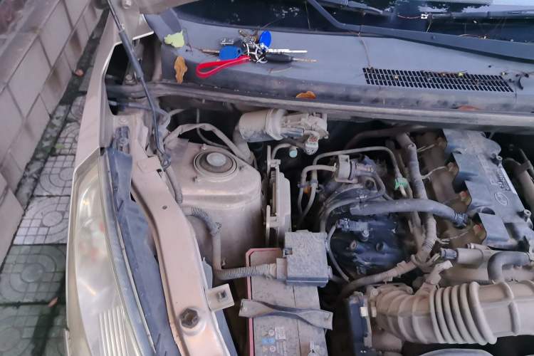Used Wuling Rongguang V 2016 1.5L Standard Version Engine Bay Right