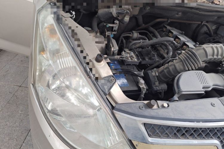 Used Wuling Rongguang V 2016 1.5L Standard Version Engine Bay Right