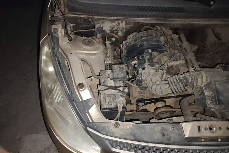 Used Wuling Rongguang V 2016 1.2L Practical Model Non-Power-Assisted Engine Bay Right