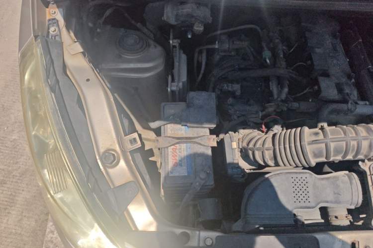 Used Wuling Rongguang V 2016 1.5L Standard Version Engine Bay Right