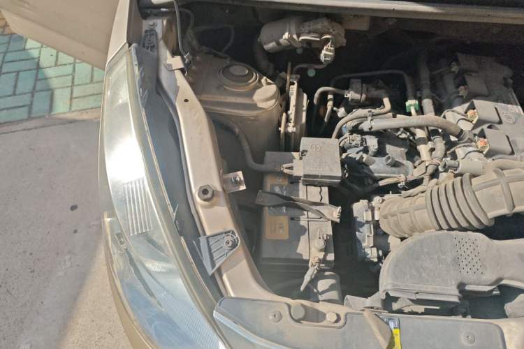 Used Wuling Rongguang V 2016 1.5L Standard Version Engine Bay Right