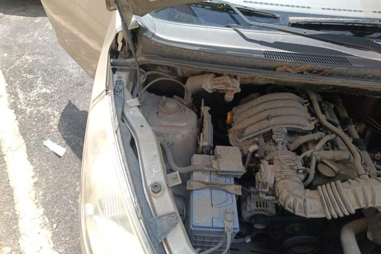 Used Wuling Rongguang V 2016 1.2L Practical Version Engine Bay Right