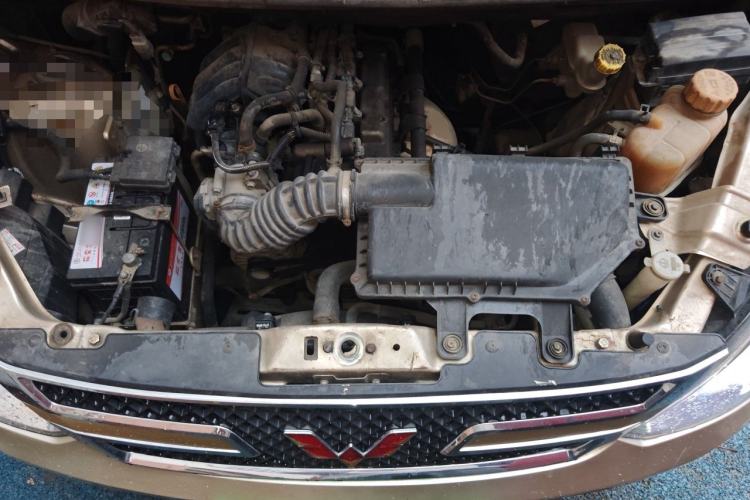 Used Wuling Rongguang V 2016 1.2L Standard Version Engine Bay