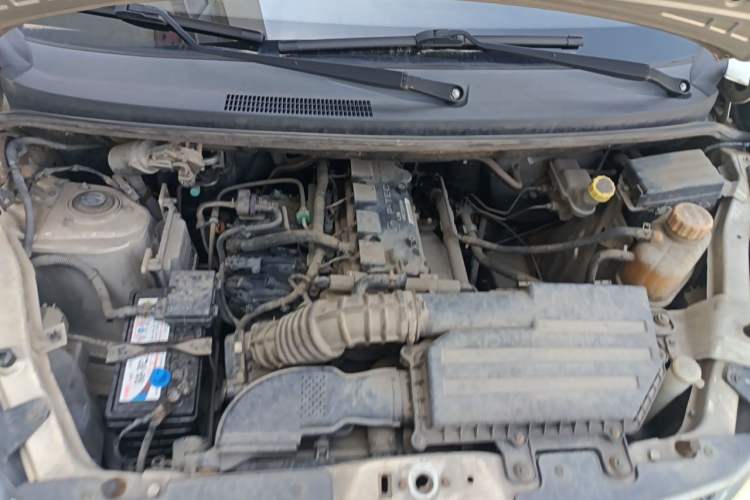 Used Wuling Rongguang V 2016 1.5L Practical Version Non-Power-Assisted Engine Bay