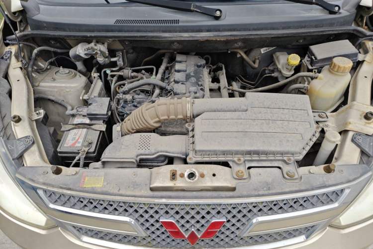 Used Wuling Rongguang V 2016 1.5L Standard Version Engine Bay