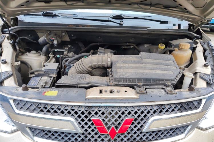 Used Wuling Rongguang V 2016 1.5L Standard Version Engine Bay