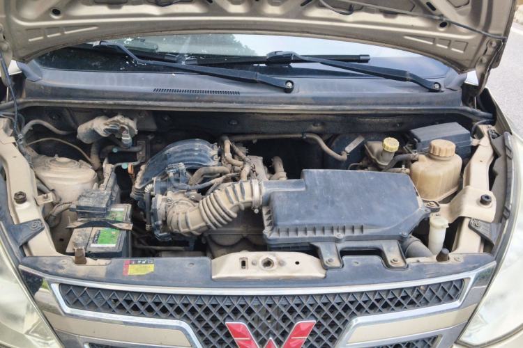 Used Wuling Rongguang V 2016 1.2L Standard Version Engine Bay