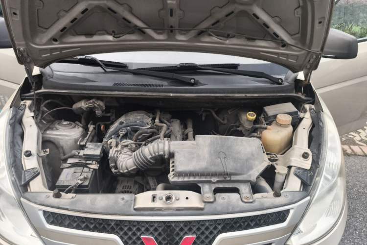 Used Wuling Rongguang V  Engine Bay