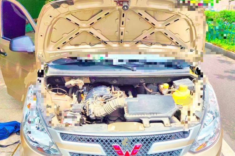 Used Wuling Rongguang V 2016 1.2L Practical Version Engine Bay