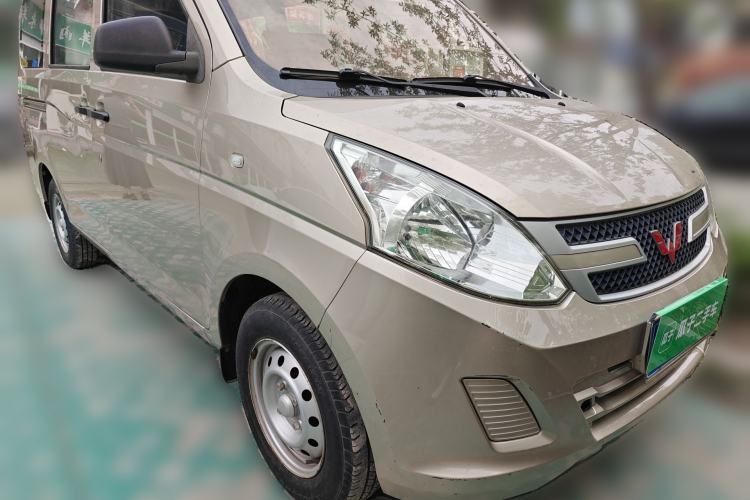 Used Wuling Rongguang V 2016 1.2L Practical Version Front Right 45 Deg