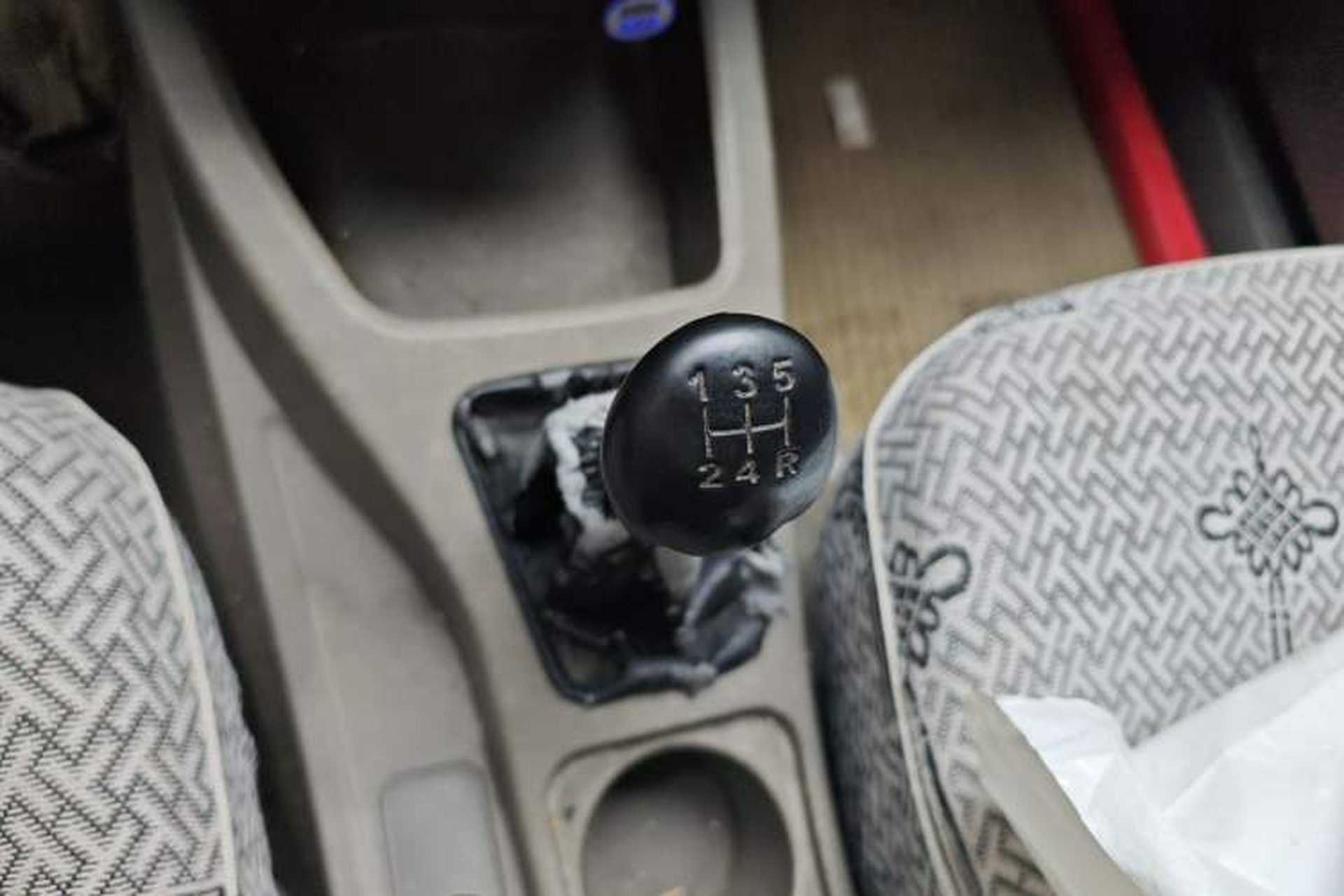 Used Wuling Rongguang V 2016 1.2L Practical Version Gear Lever