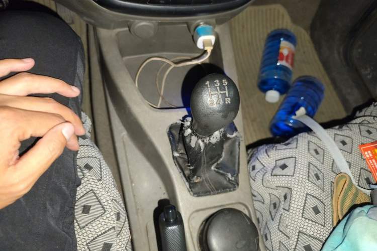 Used Wuling Rongguang V 2016 1.5L Practical Version Non-Power-Assisted Gear Lever