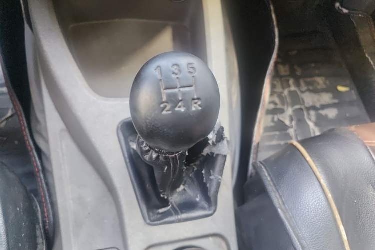 Used Wuling Rongguang V 2016 1.2L Practical Model Non-Power-Assisted Gear Lever