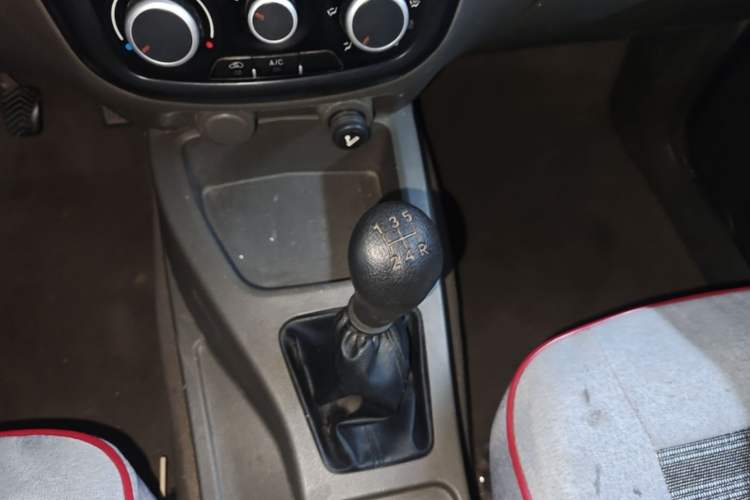 Used Wuling Rongguang V 2016 1.5L Practical Version Gear Lever