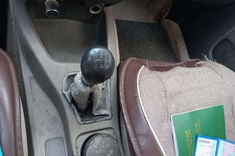 Used Wuling Rongguang V 2016 1.5L Practical Version Non-Power-Assisted Gear Lever