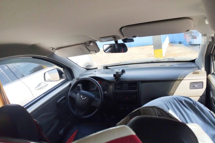 Used Wuling Rongguang V 2016 1.5L Practical Version Interior 2