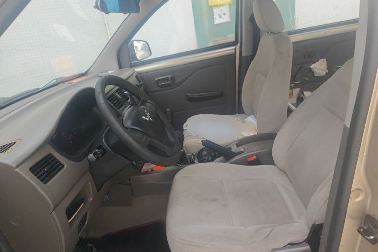 Used Wuling Rongguang V 2016 1.5L Practical Version Non-Power-Assisted Left Front Seat