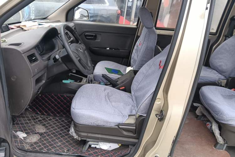 Used Wuling Rongguang V 2016 1.5L Standard Version Left Front Seat