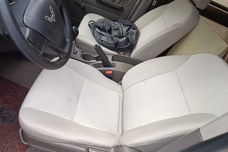 Used Wuling Rongguang V 2016 1.5L Practical Version Left Front Seat