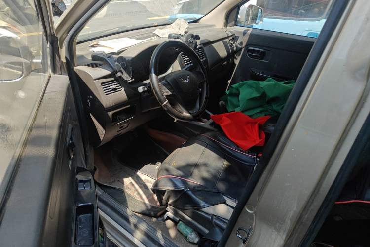 Used Wuling Rongguang V 2016 1.2L Standard Version Left Front Seat