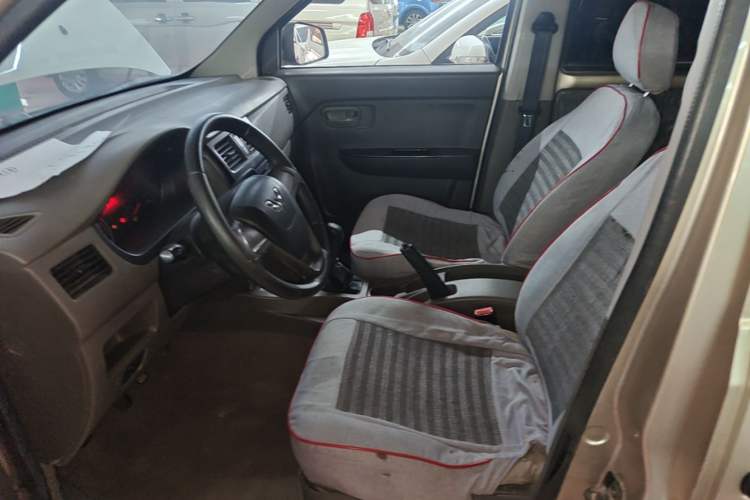 Used Wuling Rongguang V 2016 1.5L Practical Version Left Front Seat