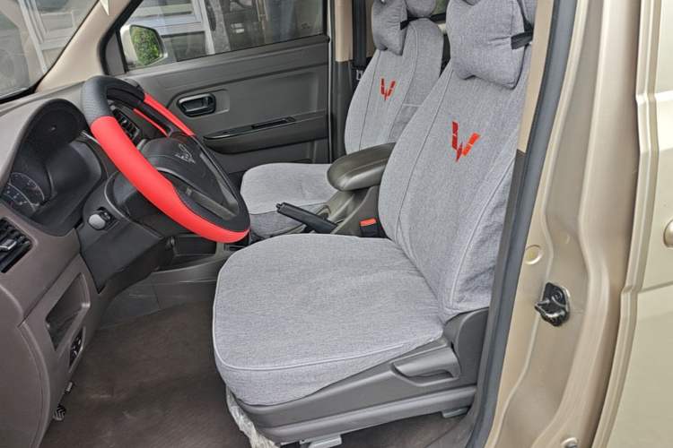Used Wuling Rongguang V 2016 1.2L Standard Version Left Front Seat