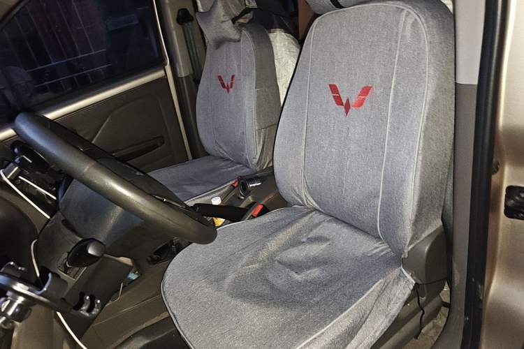 Used Wuling Rongguang V 2016 1.2L Practical Model Non-Power-Assisted Left Front Seat